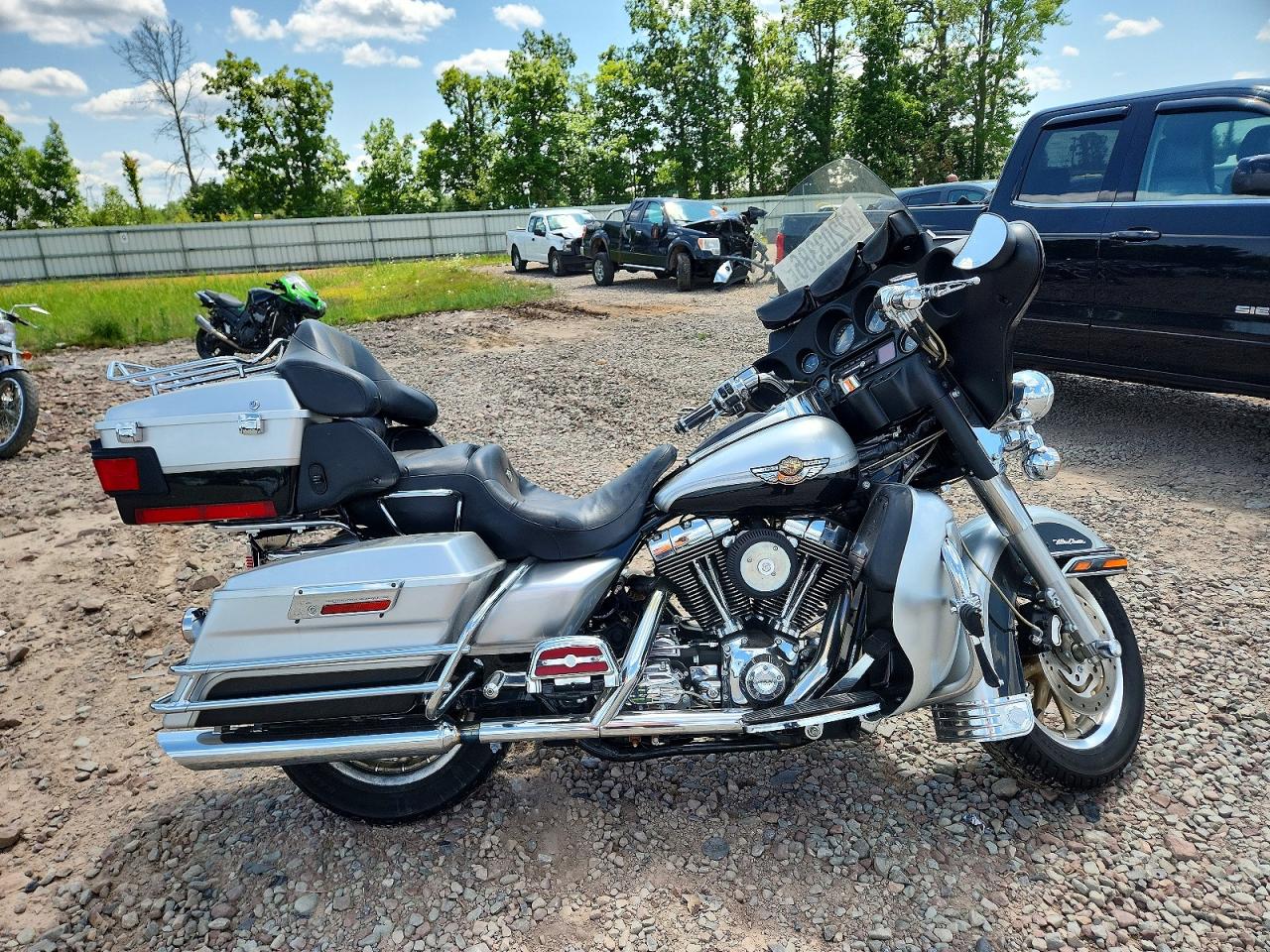 1HD1FCW443Y621325 · 2003 HARLEY-DAVIDSON FLHTCUI