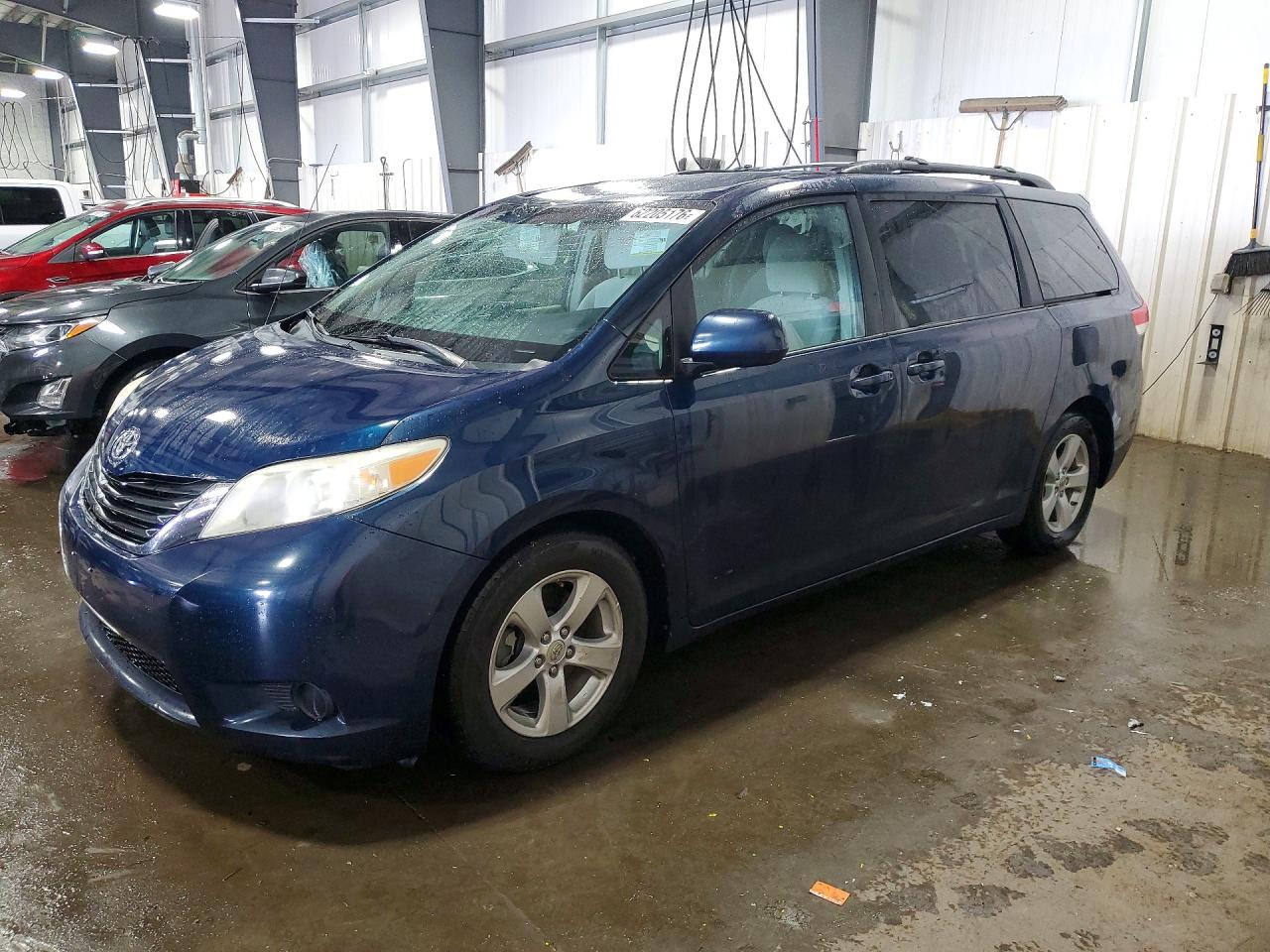 5TDKK3DC8CS250385 · 2012 TOYOTA SIENNA