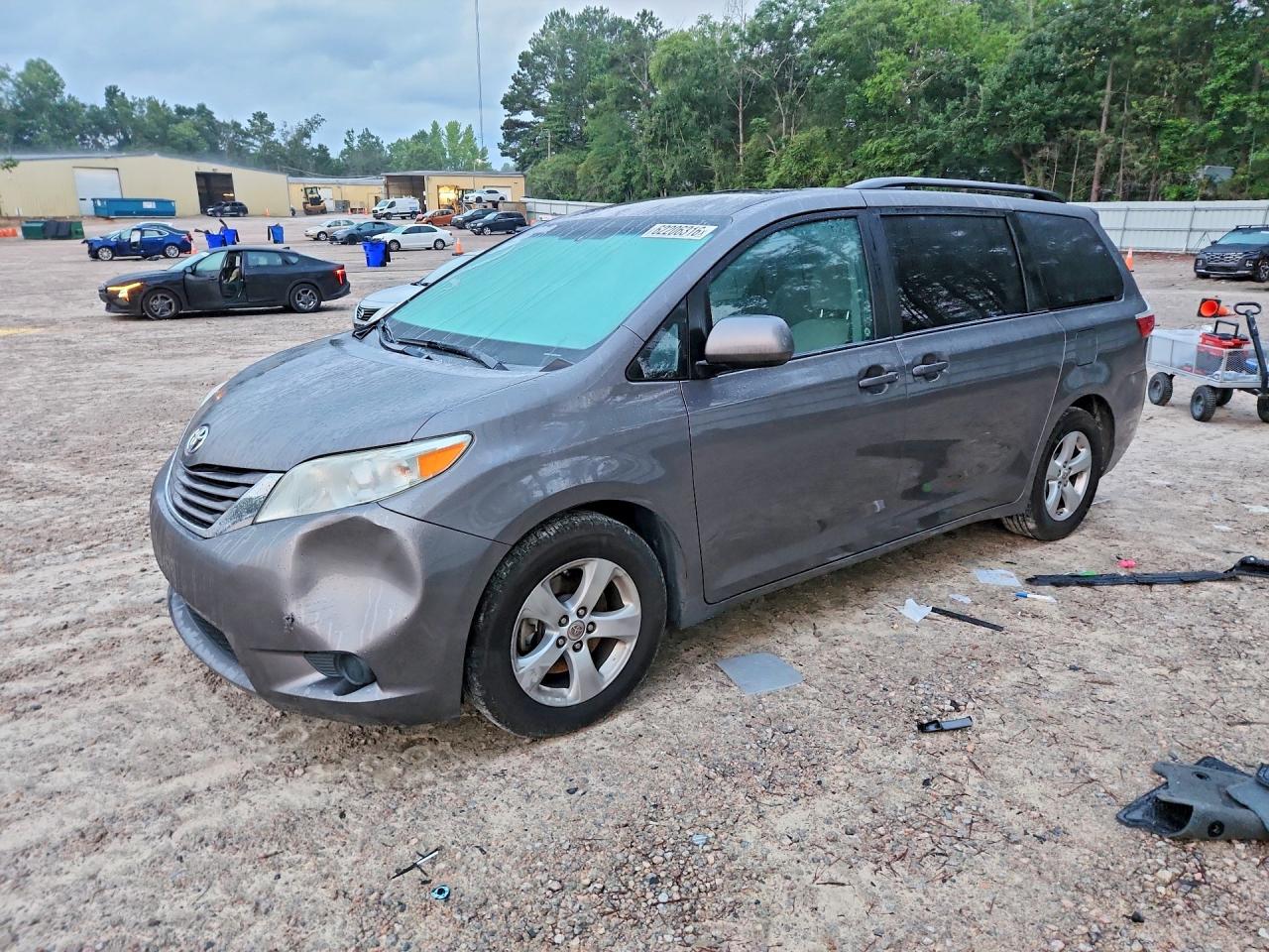 5TDKK3DCXGS734127 · 2016 TOYOTA SIENNA