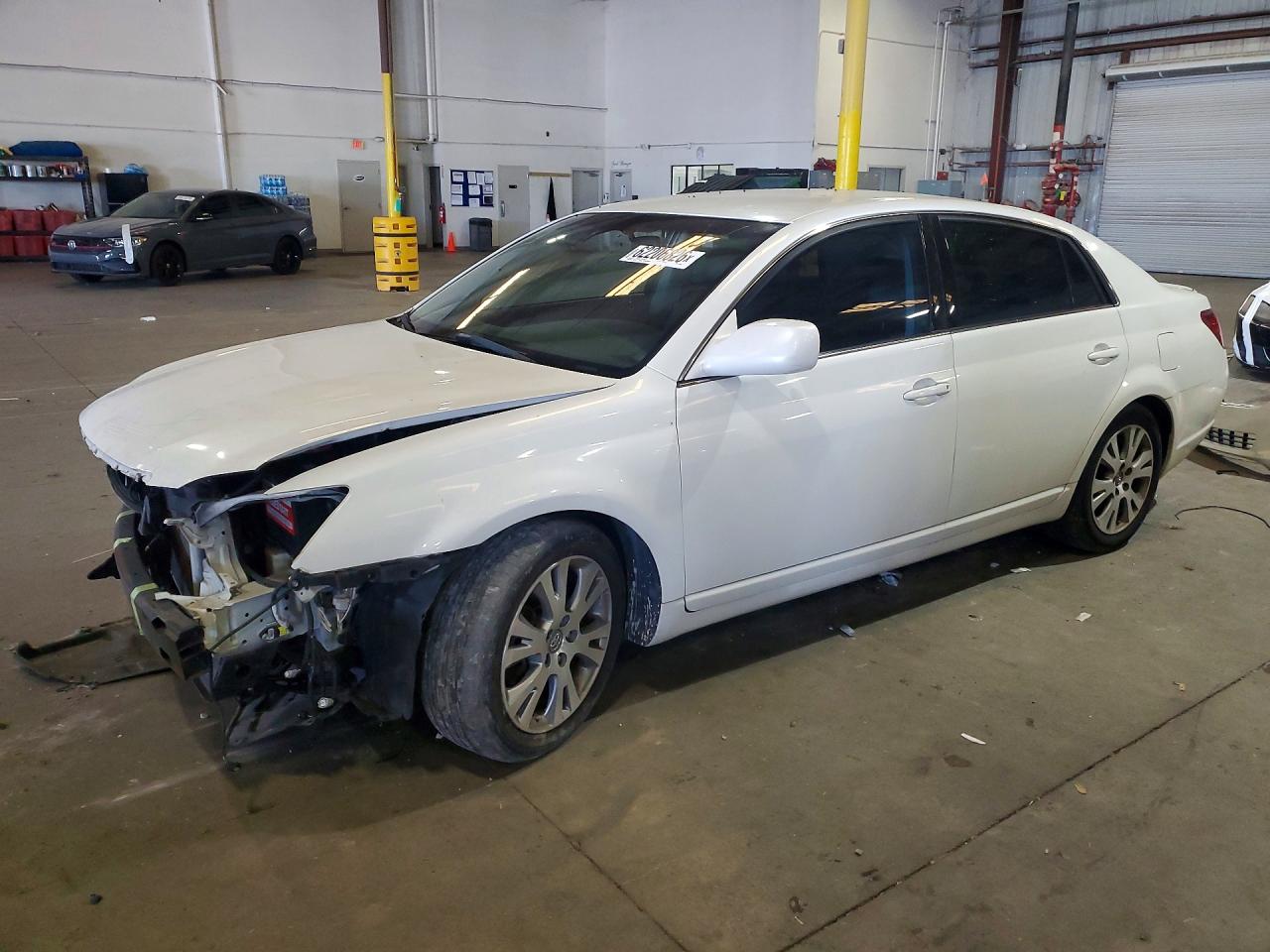 4T1BK36B28U279089 · 2008 TOYOTA AVALON