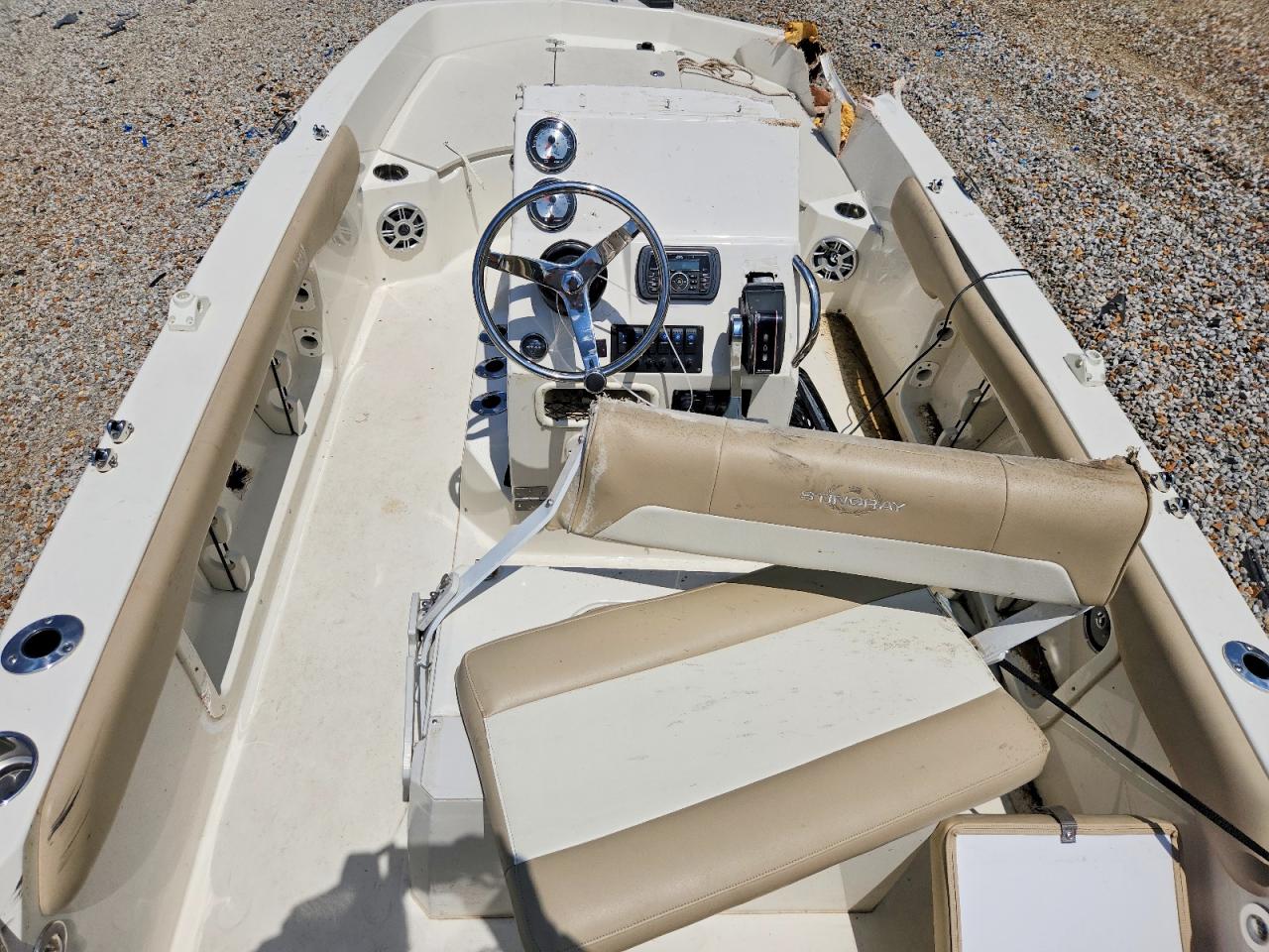 PNYUSE32H617 · 2017 STINGRAY BOATS 186CC · 8/10