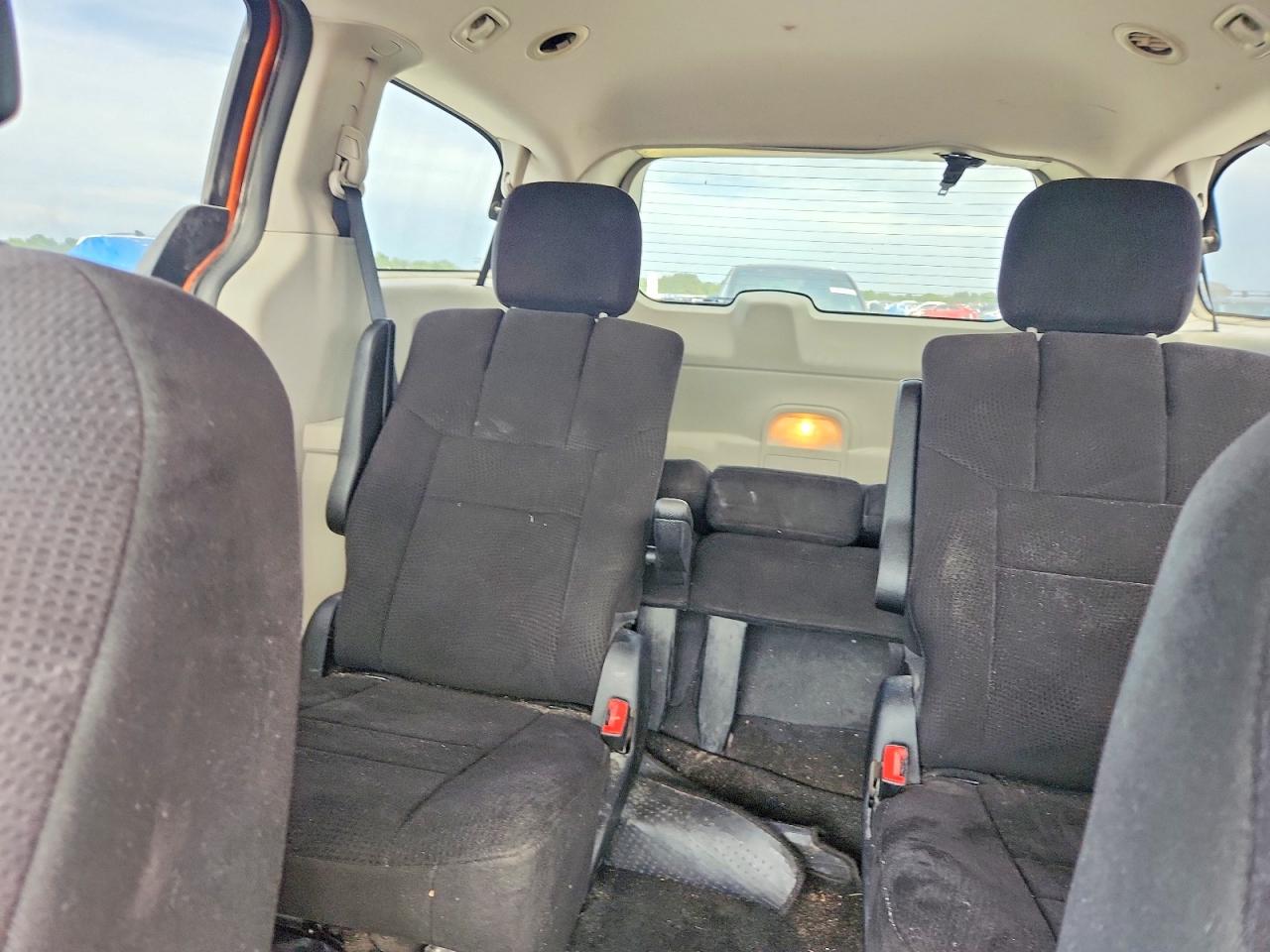 2D4RN4DG1BR697374 · 2011 DODGE GRAND CARAVAN · 10/13