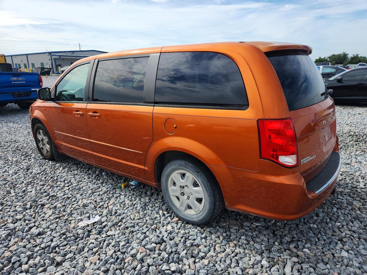 2D4RN4DG1BR697374 · 2011 DODGE GRAND CARAVAN · 2/13