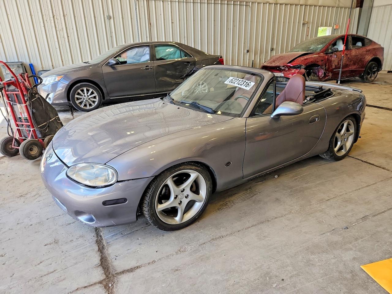 JM1NB353320224502 · 2002 MAZDA MX-5 MIATA