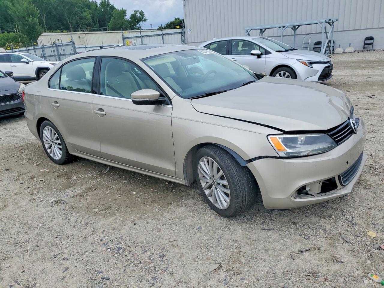3VWLL7AJ1EM244598 · 2014 VOLKSWAGEN JETTA · 4/13