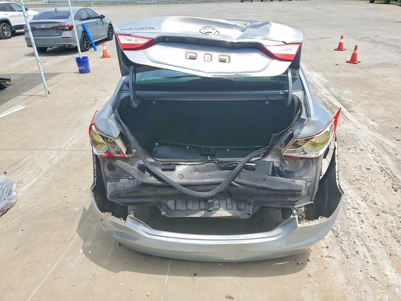 5NPEB4AC7BH236408 · 2011 HYUNDAI SONATA · 6/13