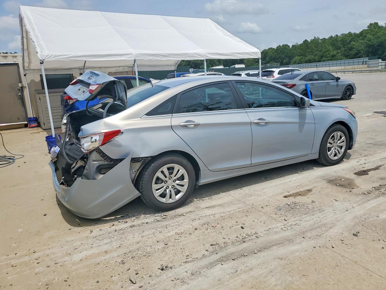 5NPEB4AC7BH236408 · 2011 HYUNDAI SONATA · 3/13