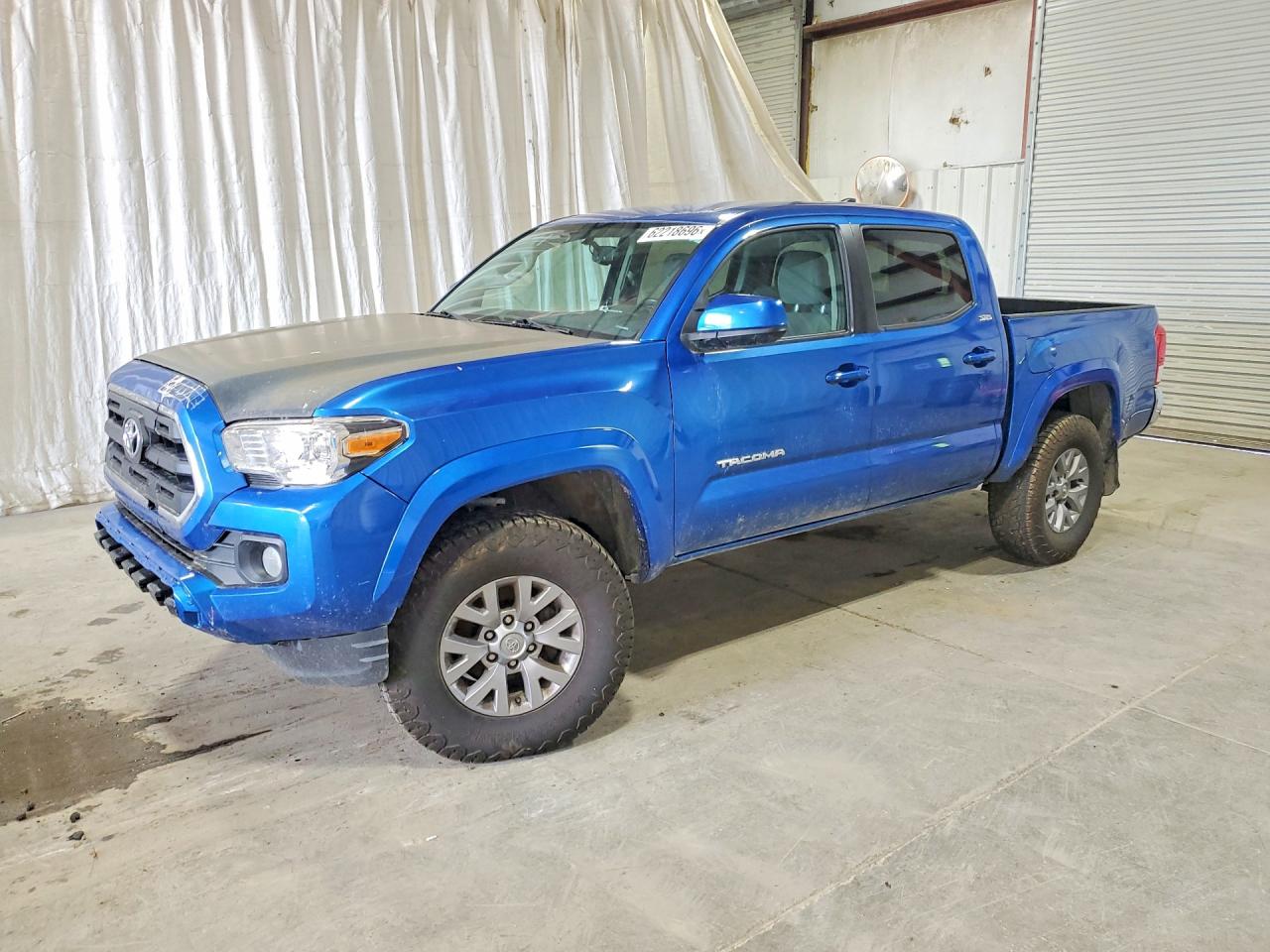 3TMCZ5AN6HM110876 · 2017 TOYOTA TACOMA