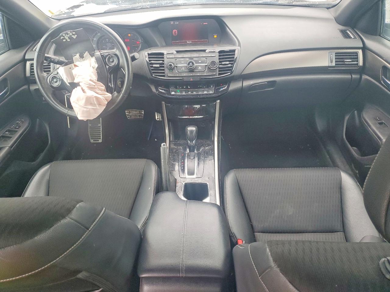 1HGCR2F54GA215923 · 2016 HONDA ACCORD · 8/13