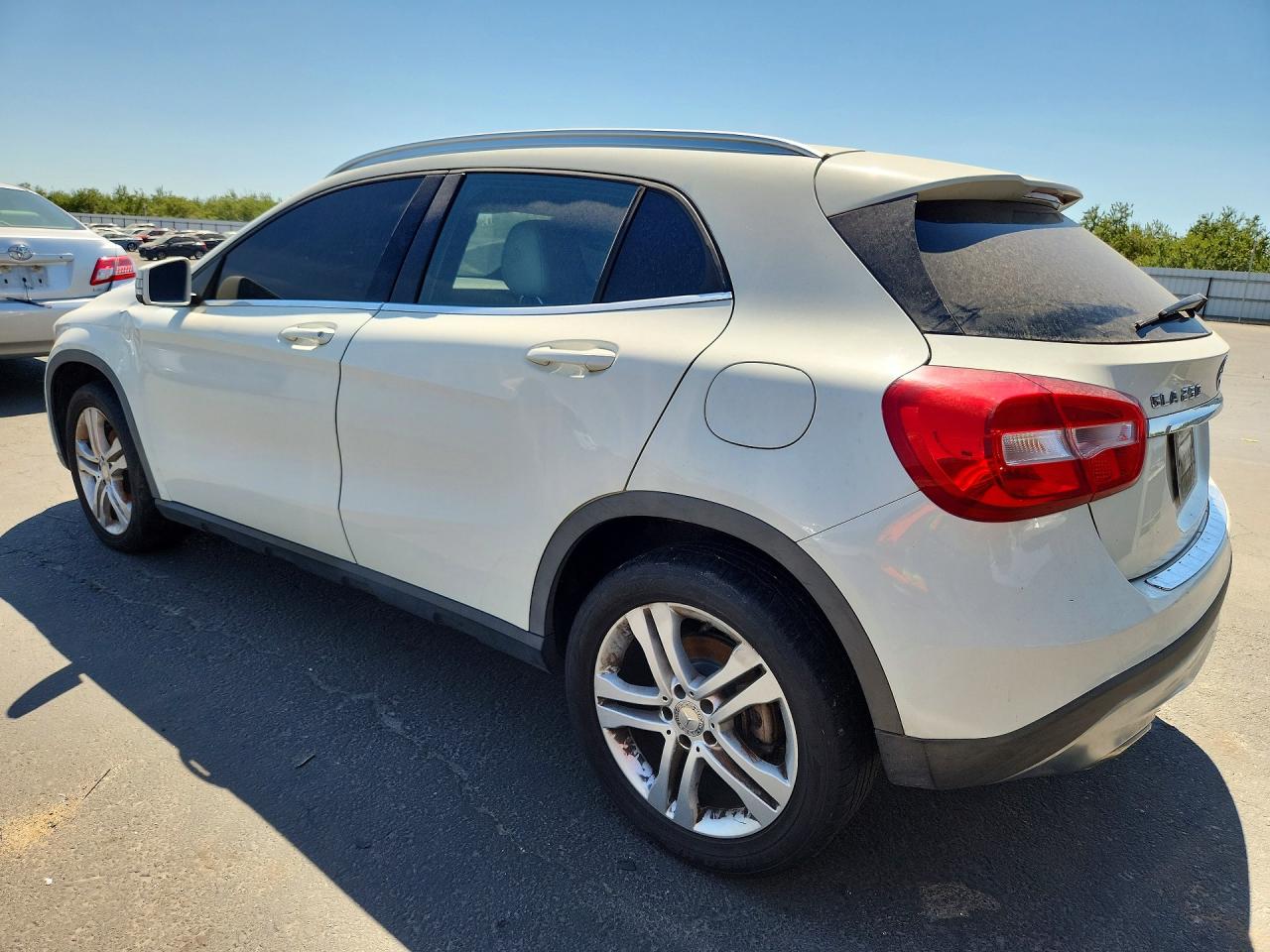 WDCTG4GB5GJ245978 · 2016 MERCEDES-BENZ GLA · 2/12