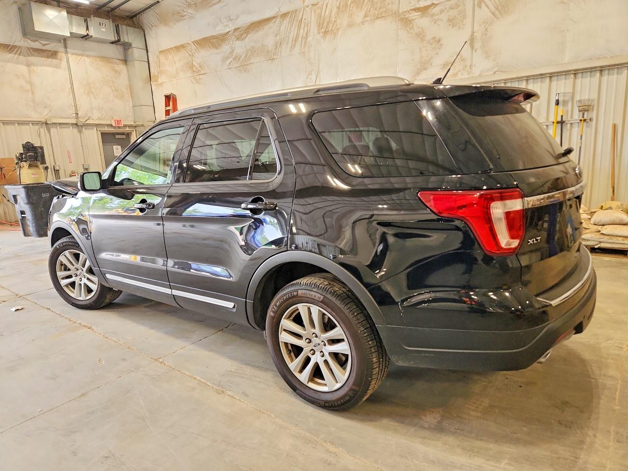 1FM5K8D85JGB46090 · 2018 FORD EXPLORER · 2/13