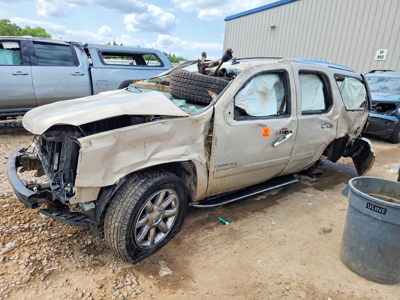 1GKUKEEF7AR104704 · 2010 GMC YUKON