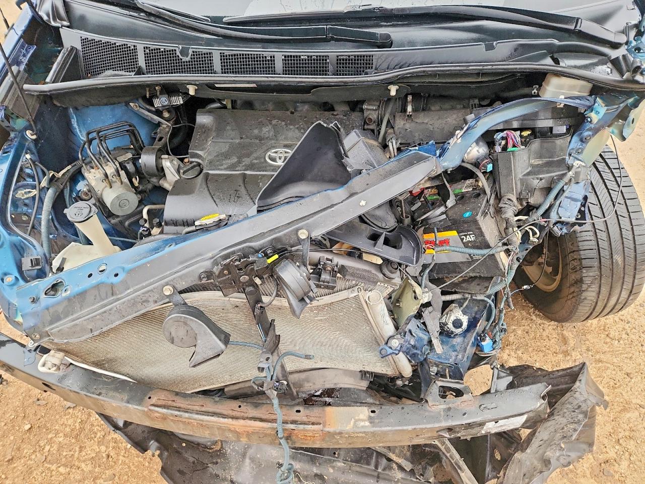 5TDYK3DC2BS005624 · 2011 TOYOTA SIENNA · 12/13