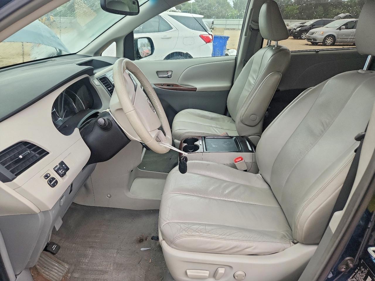 5TDYK3DC2BS005624 · 2011 TOYOTA SIENNA · 7/13