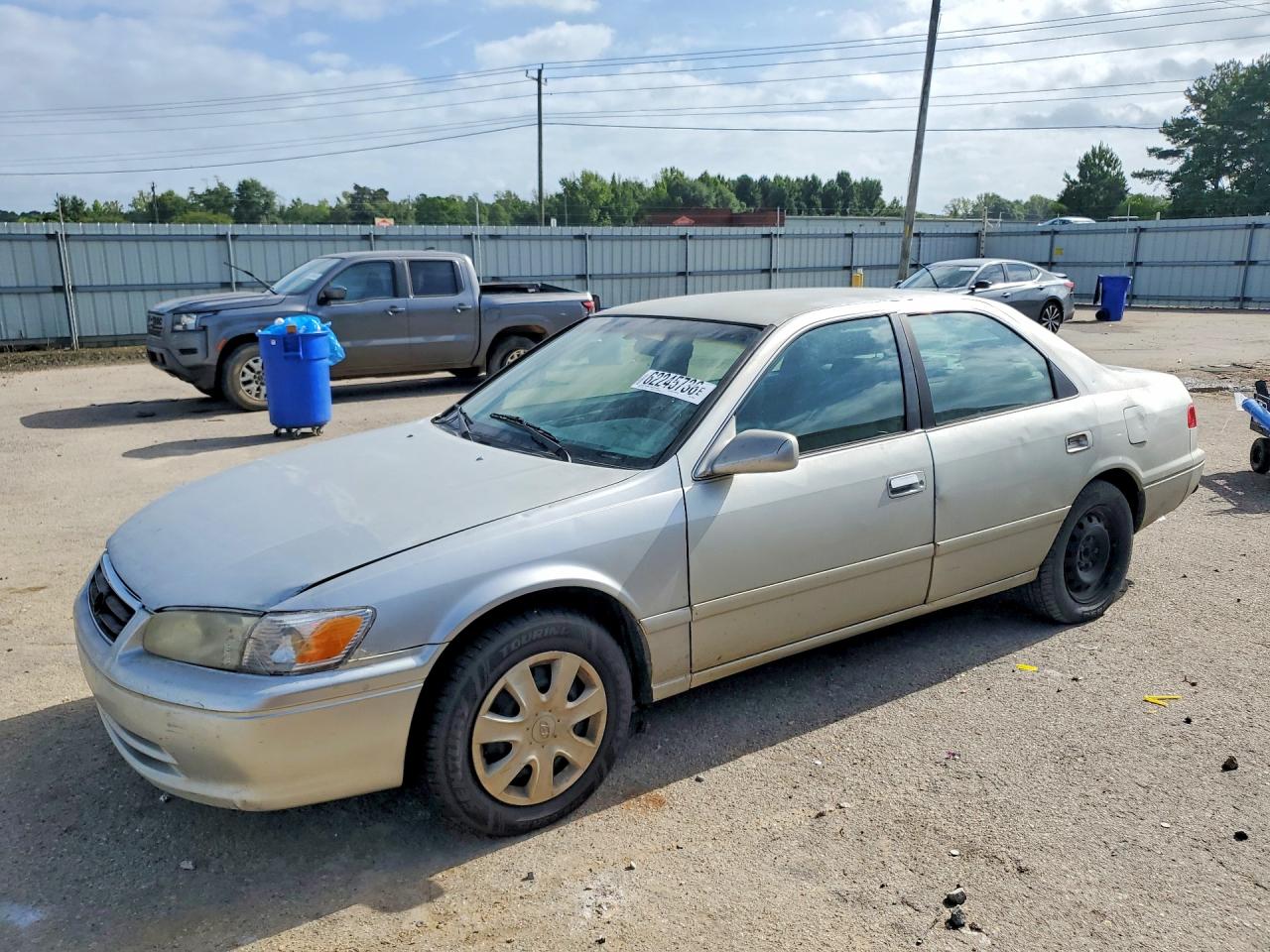 4T1BG22K5YU007265 · 2000 TOYOTA CAMRY