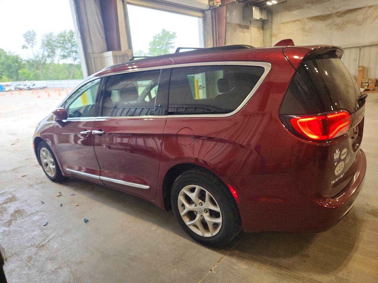 2C4RC1BG8HR739570 · 2017 CHRYSLER PACIFICA · 2/13