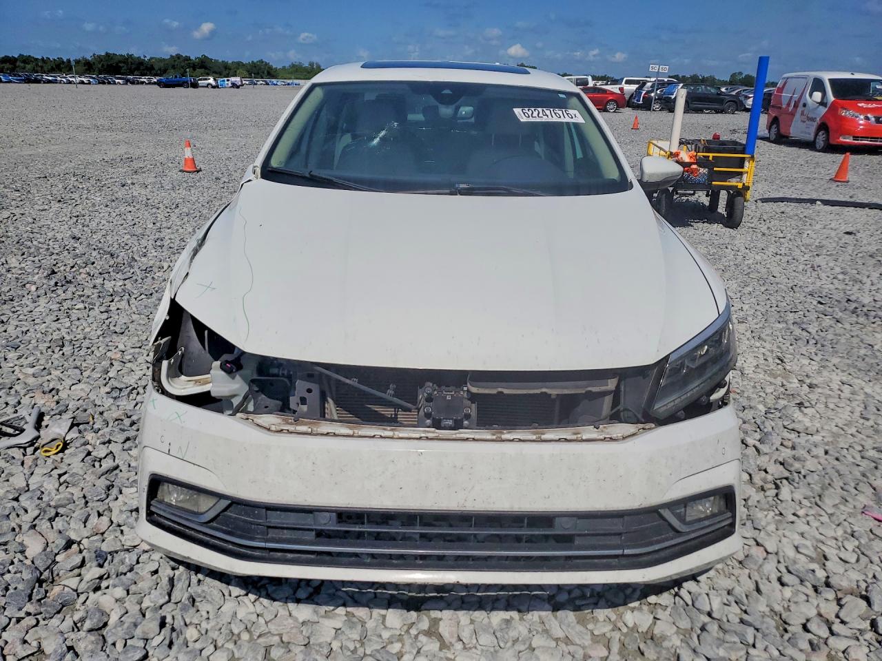 1VWCT7A39HC076118 · 2017 VOLKSWAGEN PASSAT · 5/13