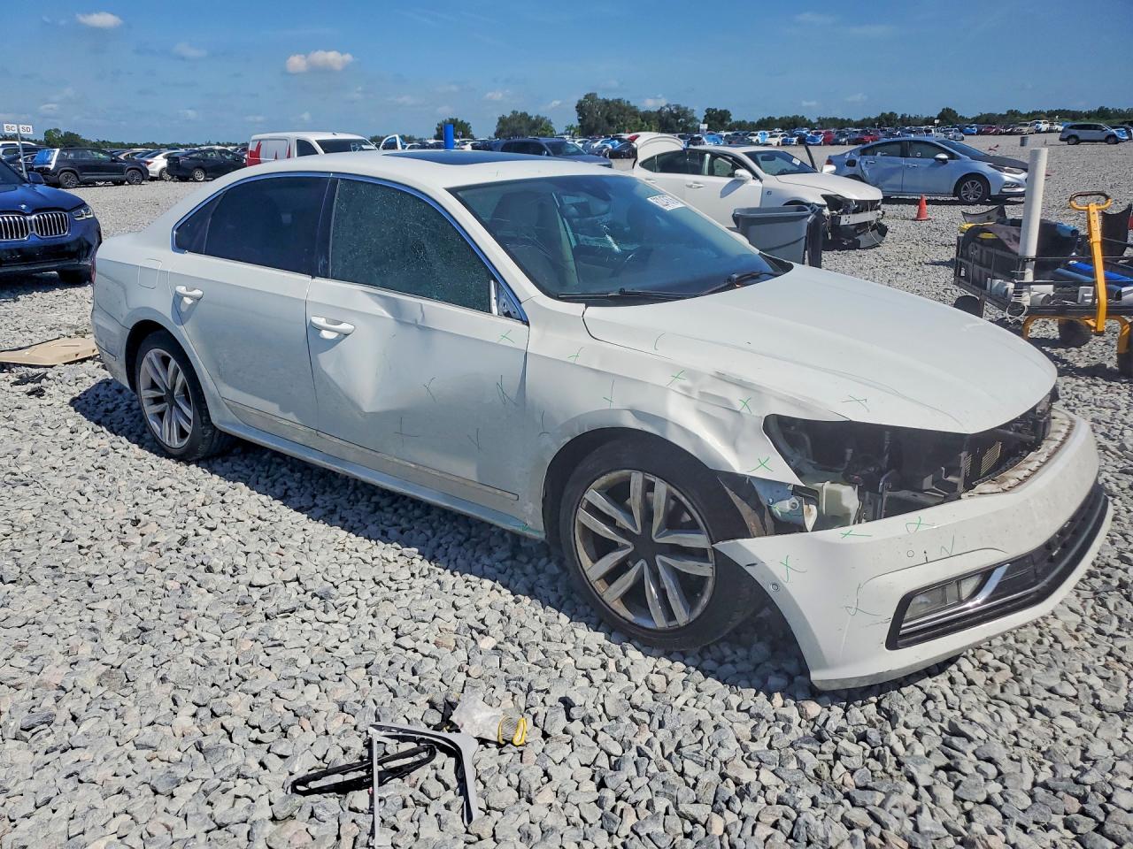 1VWCT7A39HC076118 · 2017 VOLKSWAGEN PASSAT · 4/13