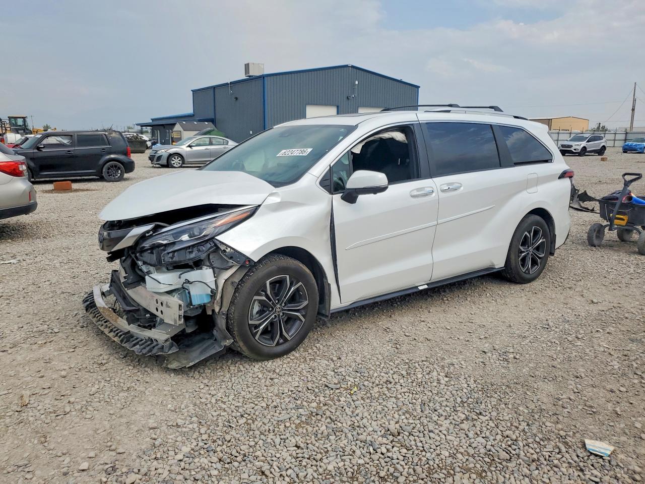 2025 TOYOTA SIENNA