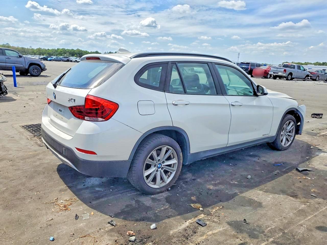 WBAVL1C55DVR81863 · 2013 BMW X1 · 3/11