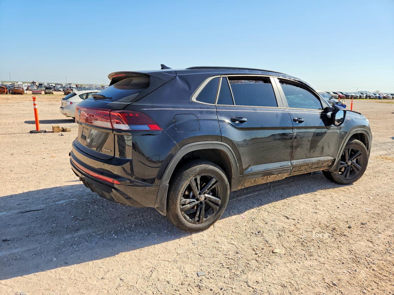 1V2AC2CA1TC207932 · 2026 VOLKSWAGEN ATLAS CROSS SPORT · 3/13