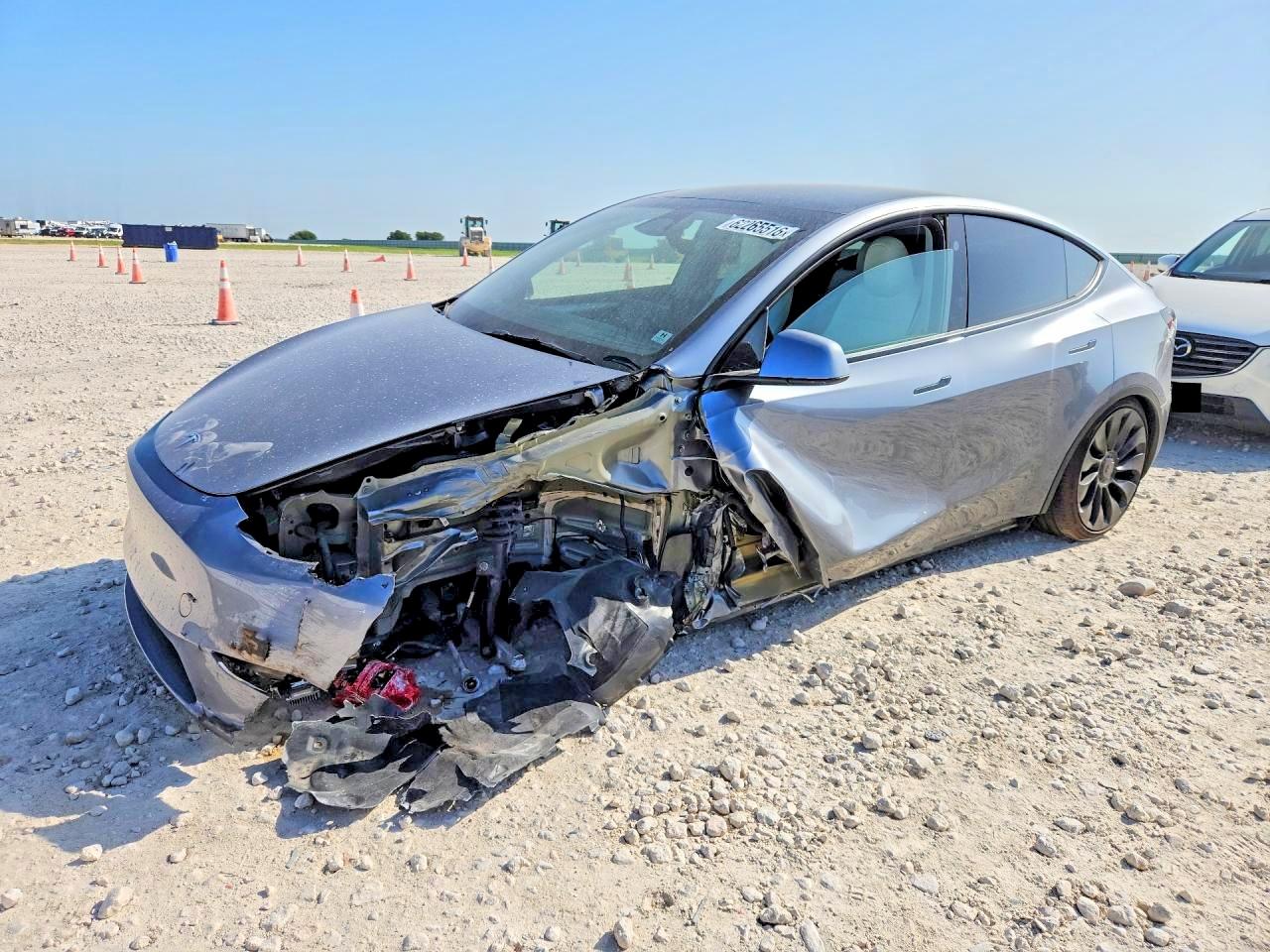 7SAYGDEF9SA351948 · 2025 TESLA MODEL Y