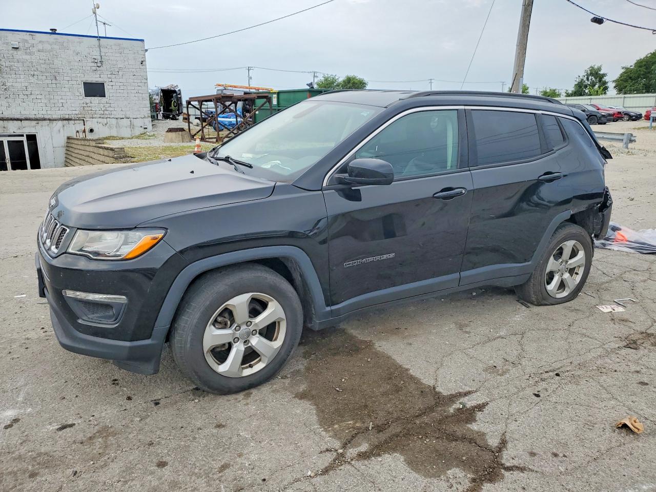 3C4NJCBB6JT193939 · 2018 JEEP COMPASS
