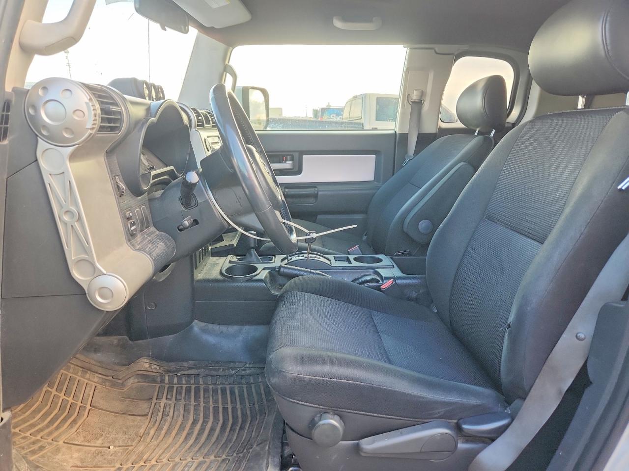 JTEBU11F670080769 · 2007 TOYOTA FJ CRUISER · 7/13