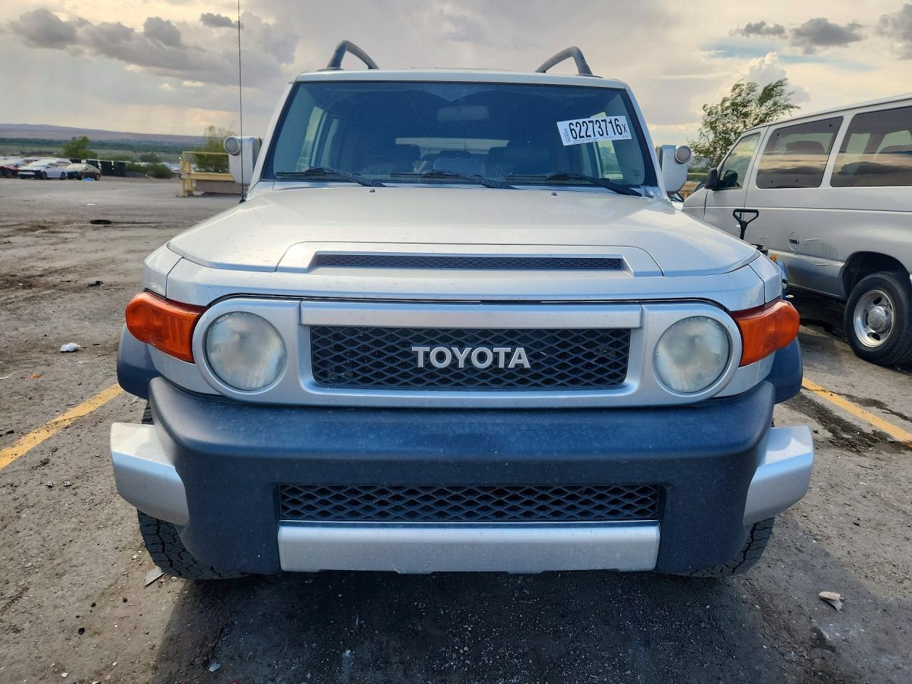 JTEBU11F670080769 · 2007 TOYOTA FJ CRUISER · 5/13
