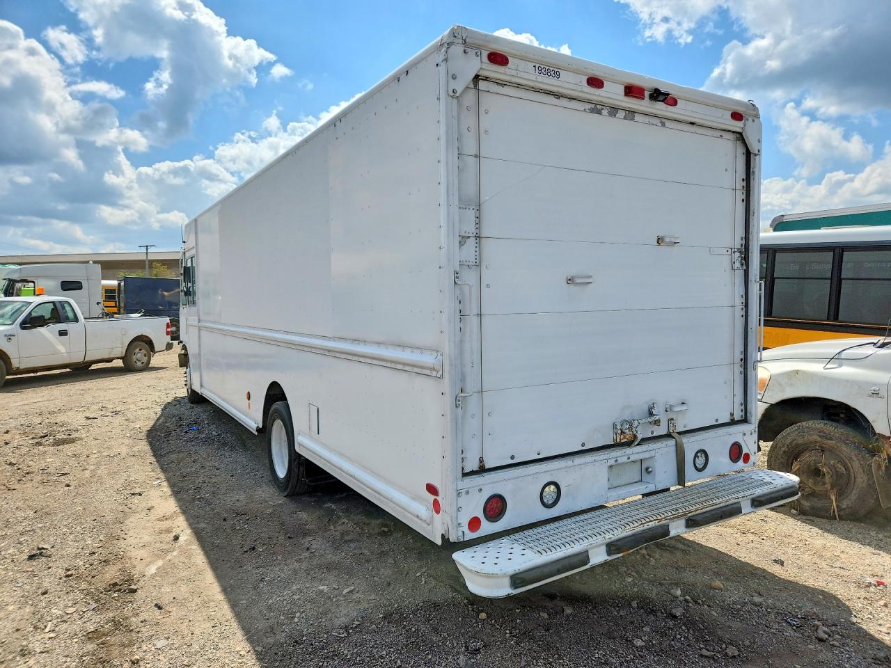 1F66F5KY2B0A10740 · 2011 FORD F59 · 2/13