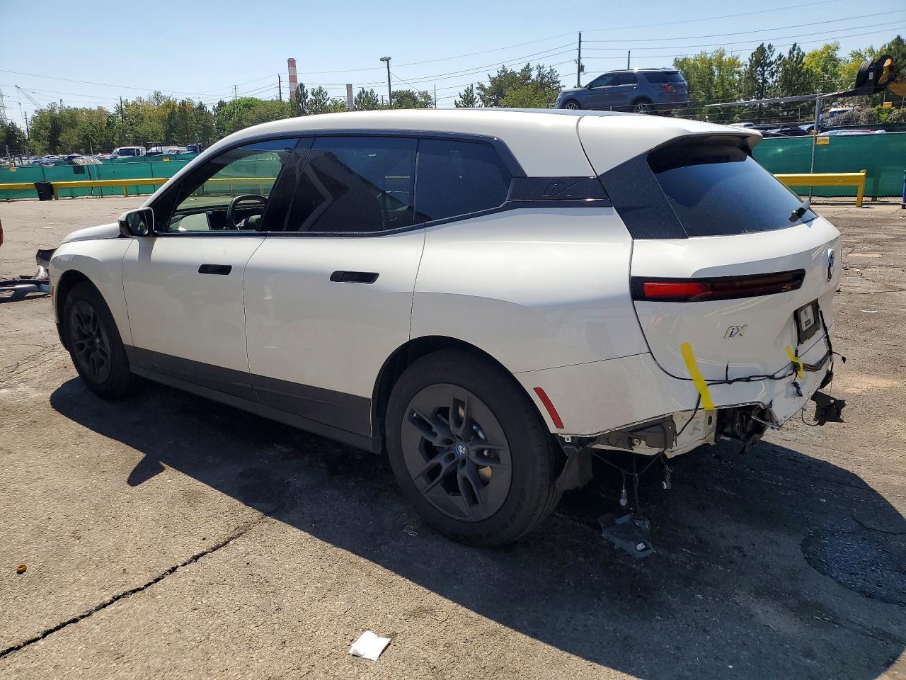 WB523CF06RCP69084 · 2024 BMW IX · 2/13