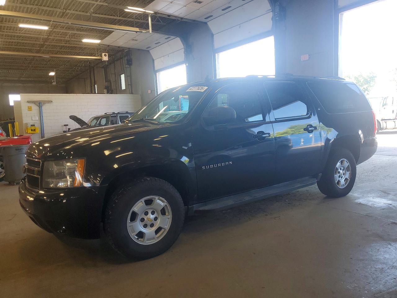 1GNSKJE39BR214633 · 2011 CHEVROLET SUBURBAN