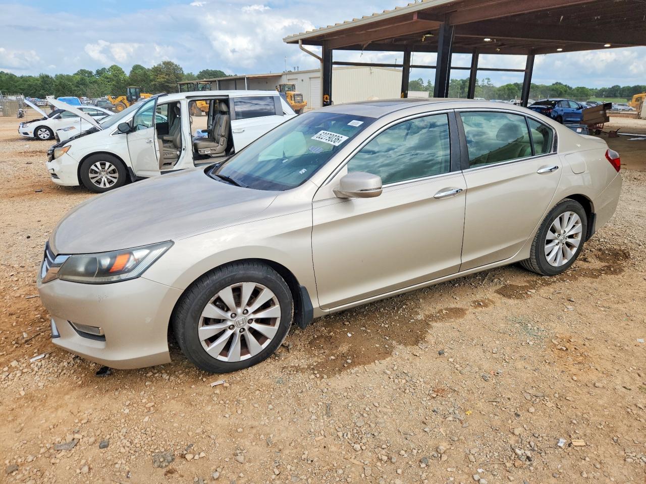 1HGCR2F80DA097469 · 2013 HONDA ACCORD