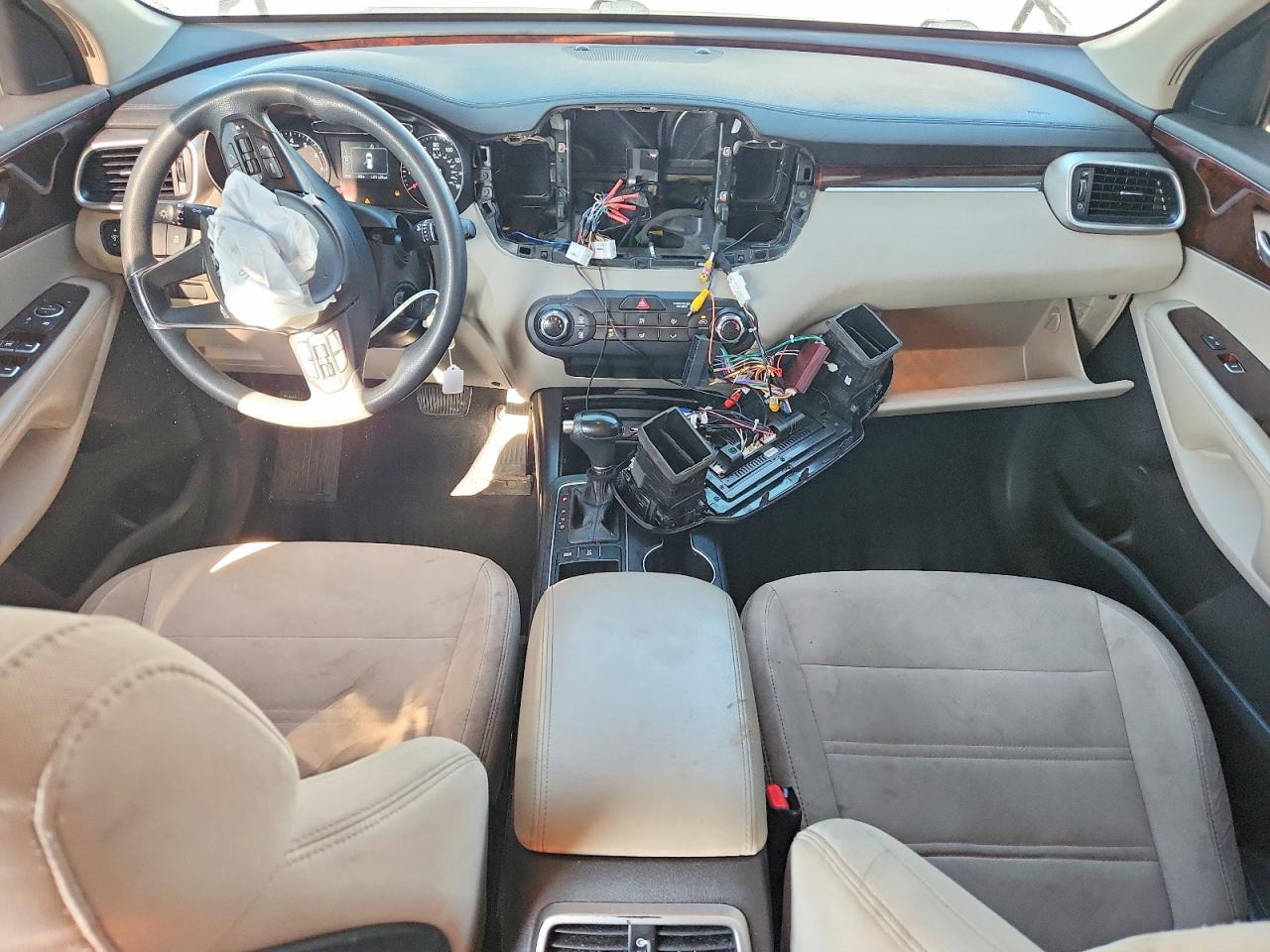 5XYPGDA54GG130461 · 2016 KIA SORENTO · 8/14