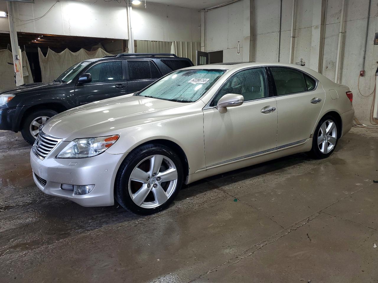 JTHBL5EF7A5100576 · 2010 LEXUS LS