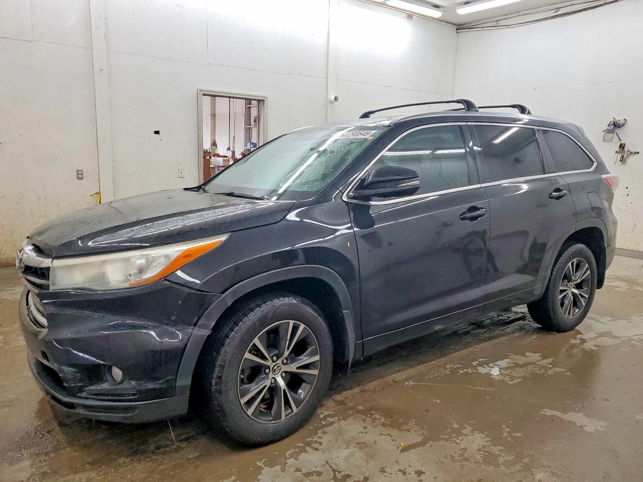 5TDJKRFH2GS225608 · 2016 TOYOTA HIGHLANDER