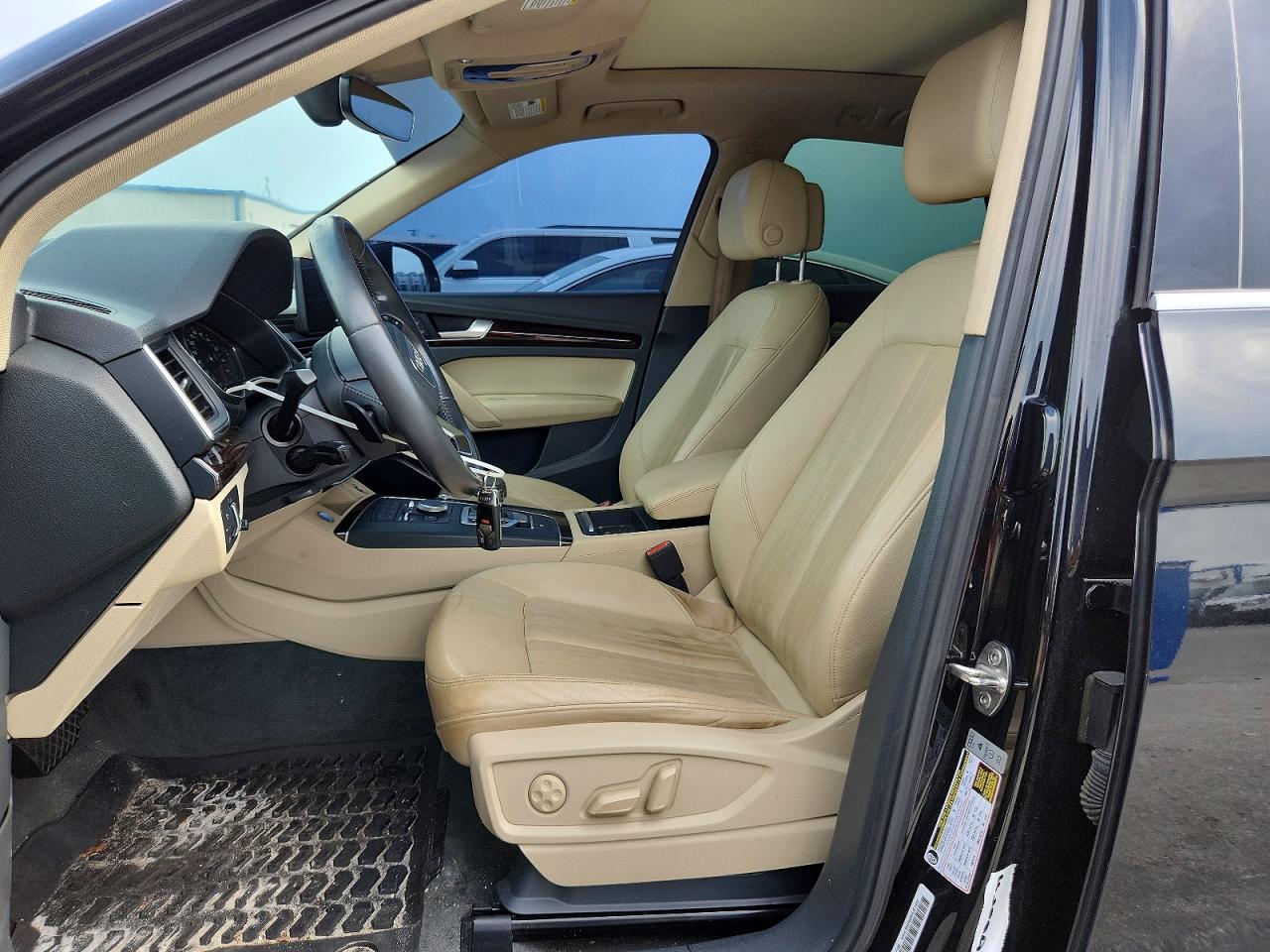 WA1ANAFY3K2111636 · 2019 AUDI Q5 · 7/13