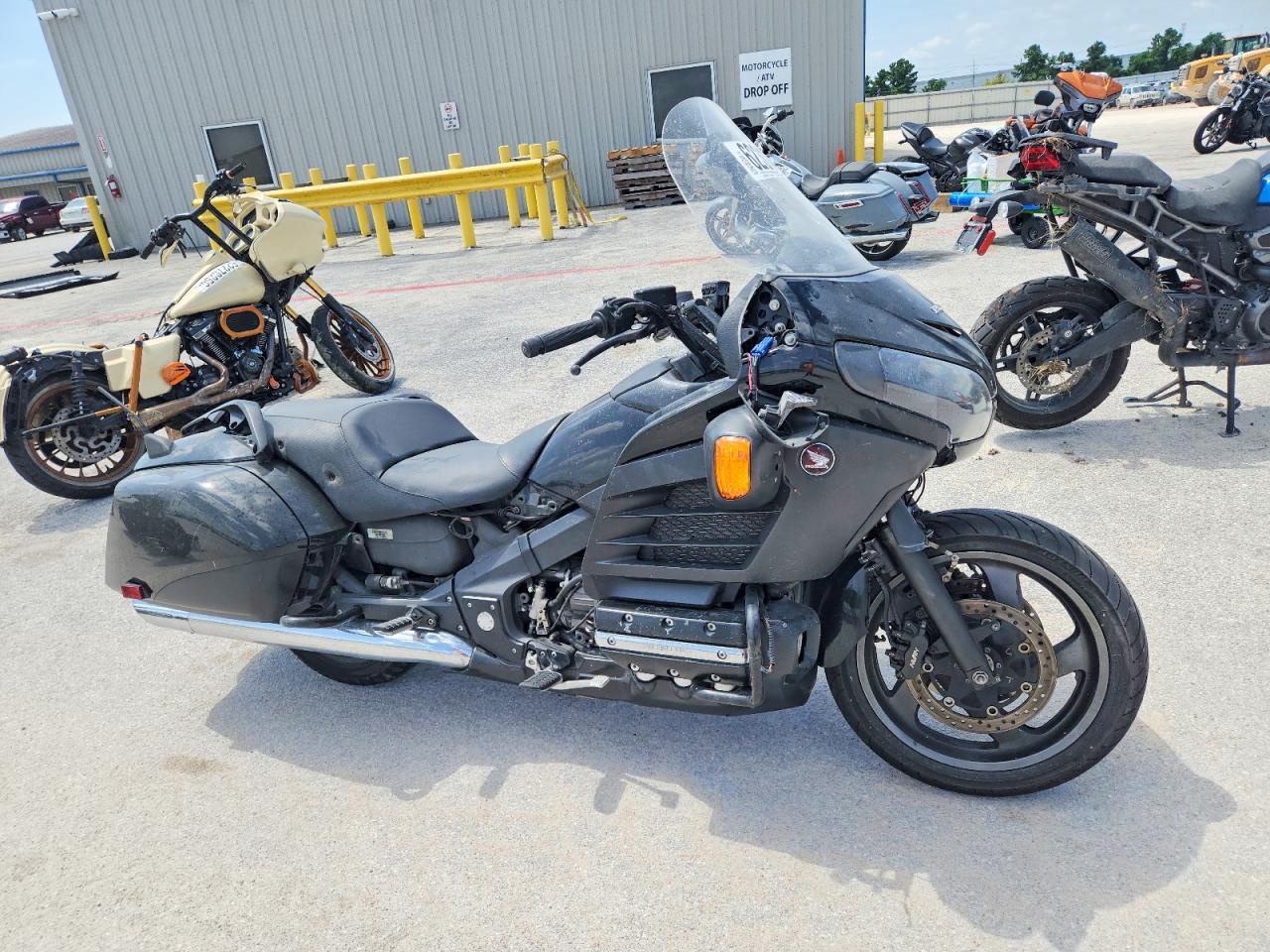 JH2SC6812DK002107 · 2013 HONDA GL1800
