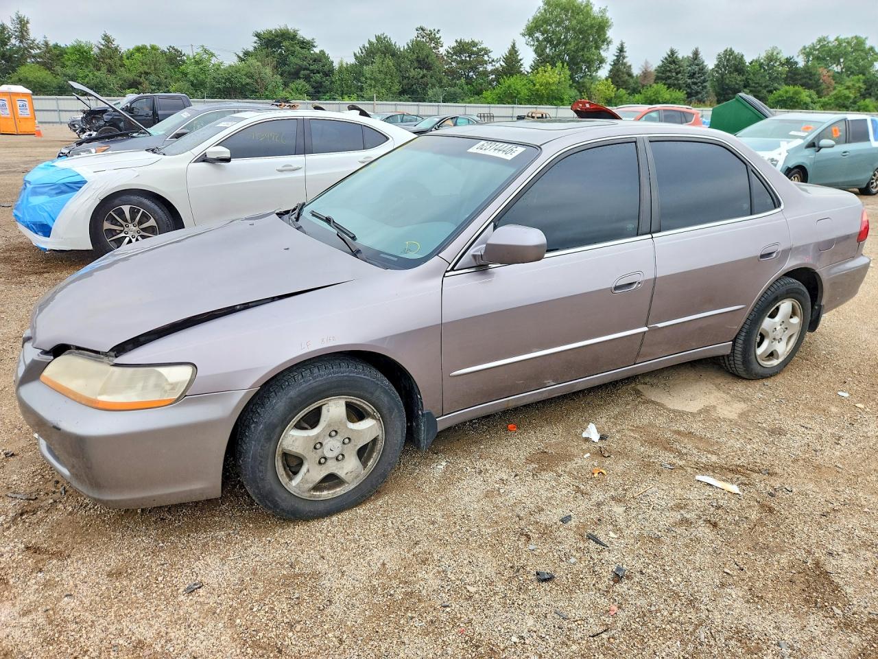 1HGCG1657YA060480 · 2000 HONDA ACCORD