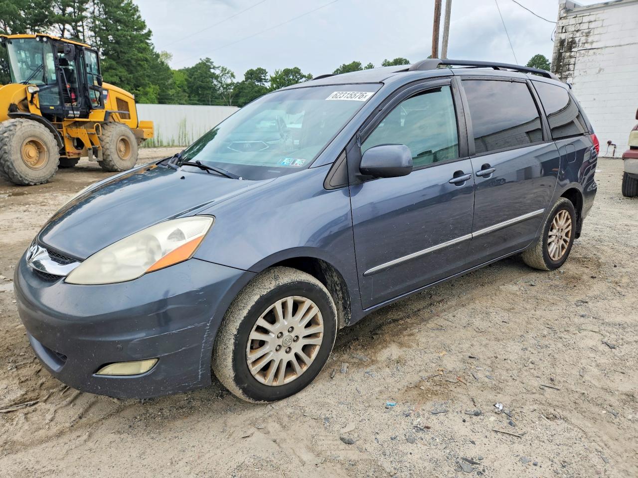 5TDBK22C28S018563 · 2008 TOYOTA SIENNA