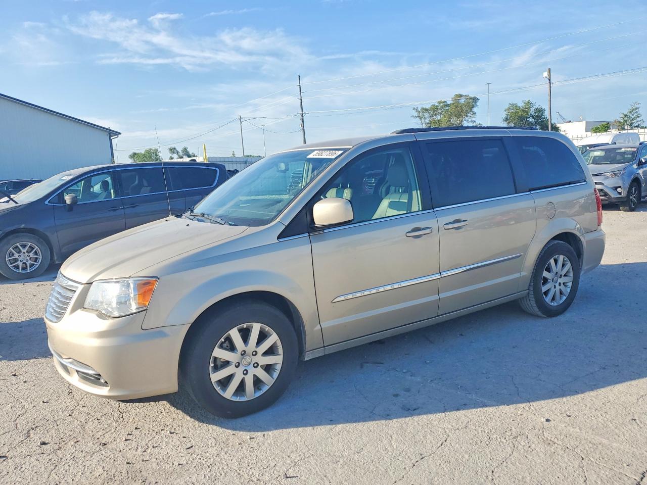 2C4RC1BG2FR694736 · 2015 CHRYSLER TOWN & COUNTRY