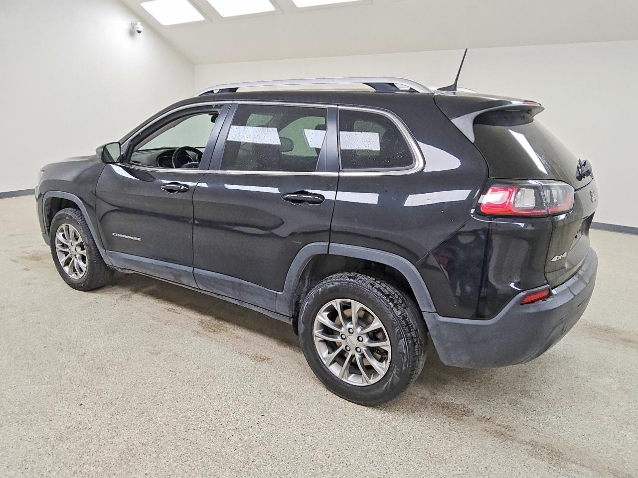 1C4PJMLB2KD174874 · 2019 JEEP CHEROKEE · 2/13