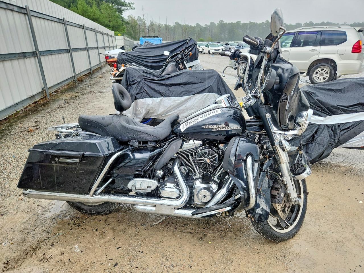1HD1KBM1XDB680236 · 2013 HARLEY-DAVIDSON FLHX