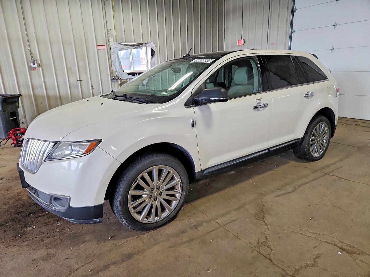 2LMDJ8JK6DBL45289 · 2013 LINCOLN MKX