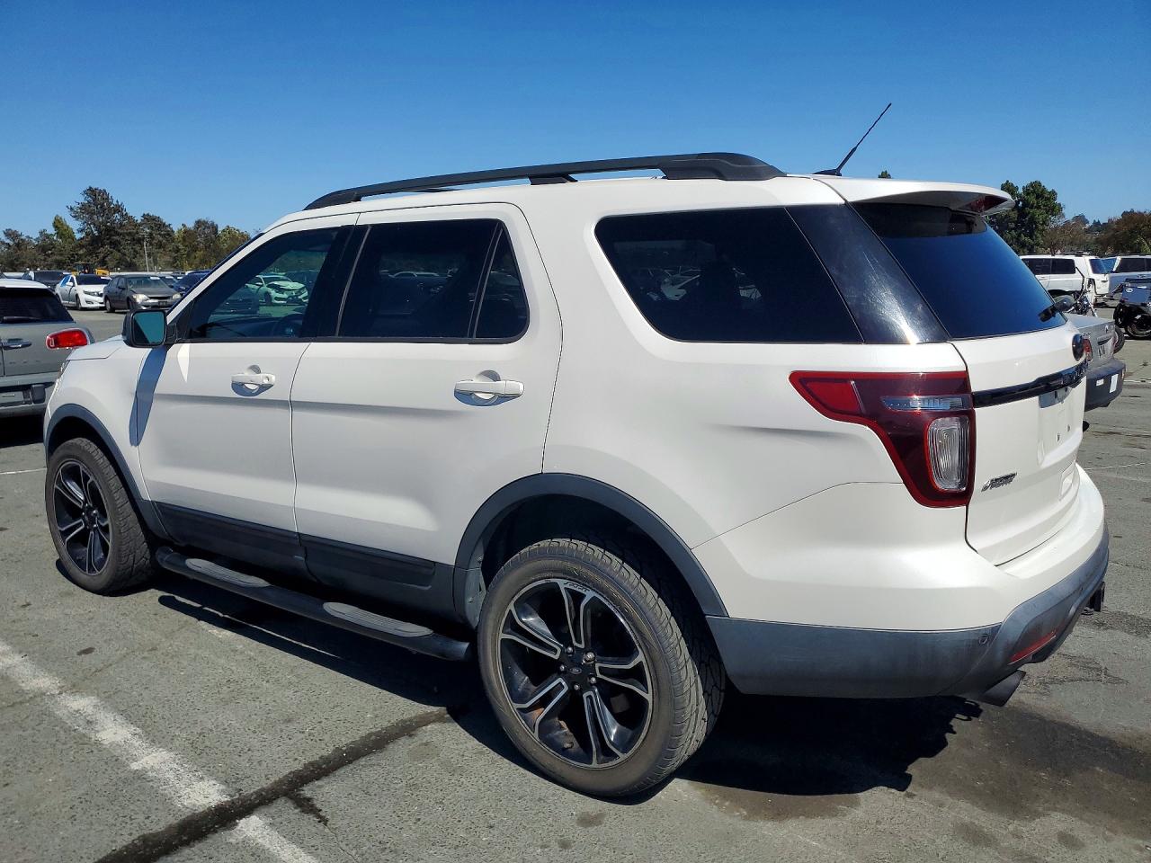 1FM5K8GT8FGA87365 · 2015 FORD EXPLORER · 2/13