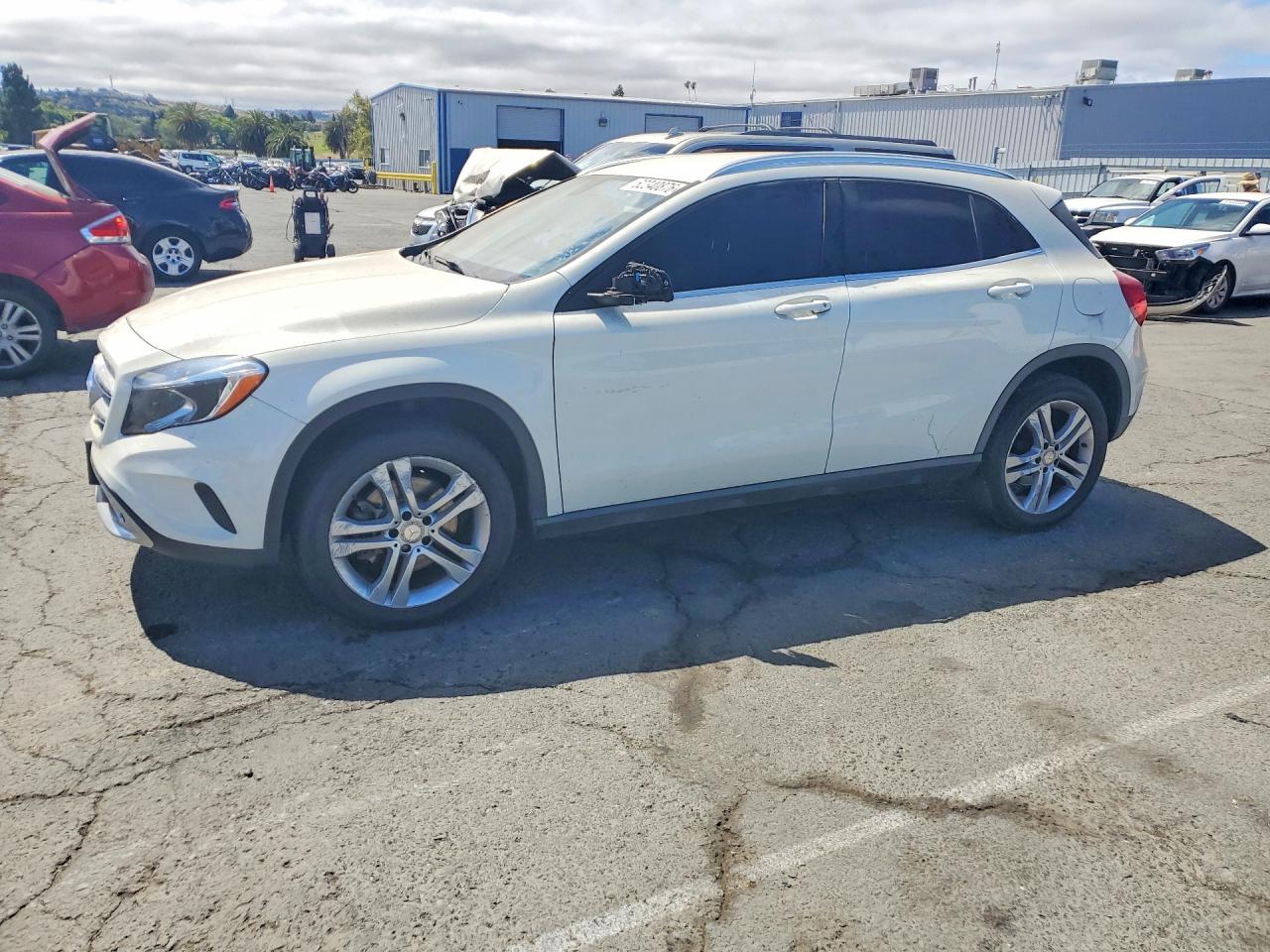WDCTG4GB1FJ163602 · 2015 MERCEDES-BENZ GLA