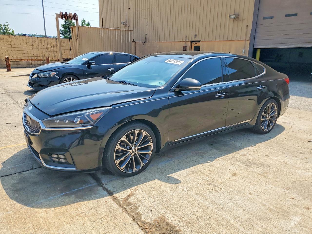 KNALC4J10H5069298 · 2017 KIA CADENZA