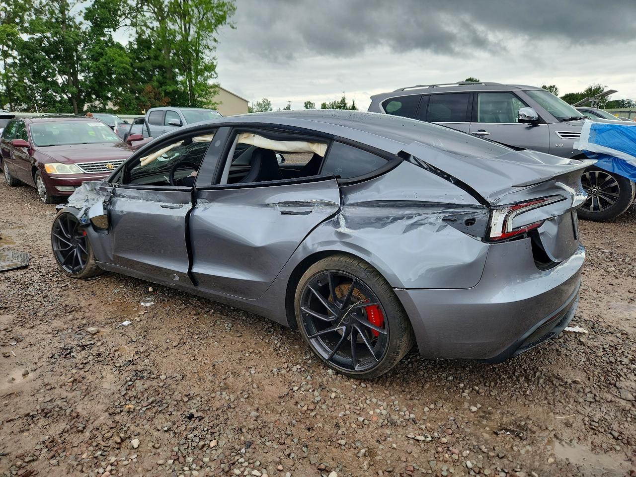 5YJ3E1ET2SF035960 · 2025 TESLA MODEL 3 · 2/13
