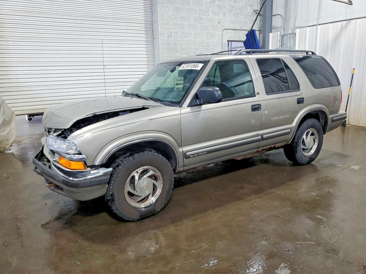 1GNDT13W5X2196411 · 1999 CHEVROLET BLAZER