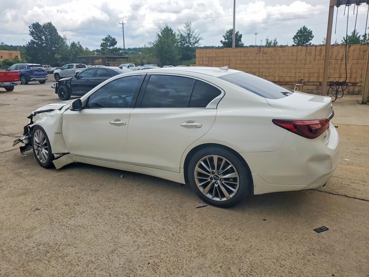 JN1EV7AR2JM444300 · 2018 INFINITI Q50 · 2/12